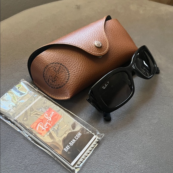 Ray-Ban Authentic Classic Sunglasses with Tan Case and Dust Cloth - Picture 1 of 8